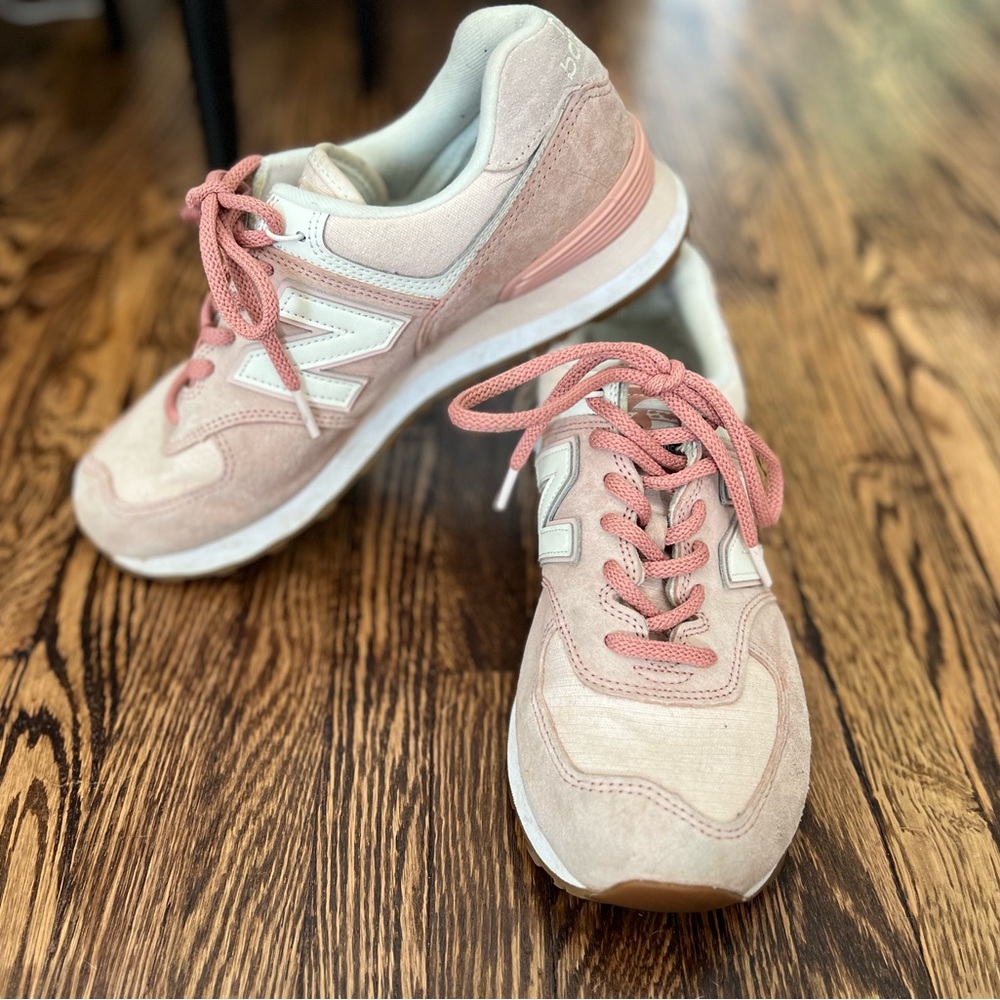 Pink New Balance 574 V2 sz 9